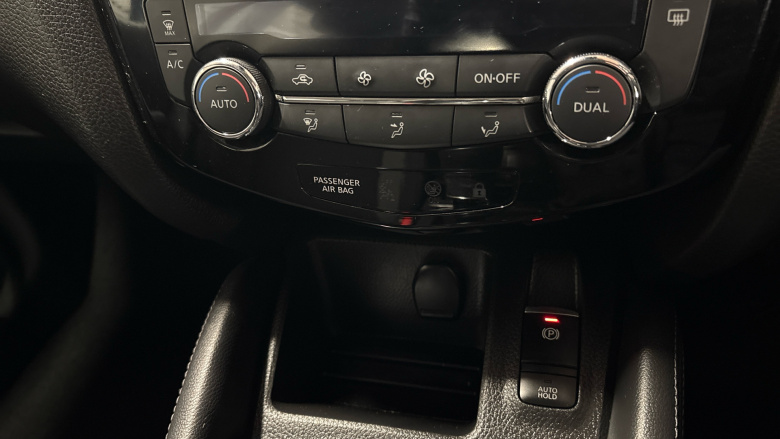 Nissan Qashqai 1.3 DiG-T 160 Acenta Premium 5dr Petrol Hatchback